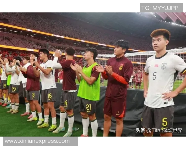 中场休息时国足球星展现惊人技术与领导力引领队友重拾信心
