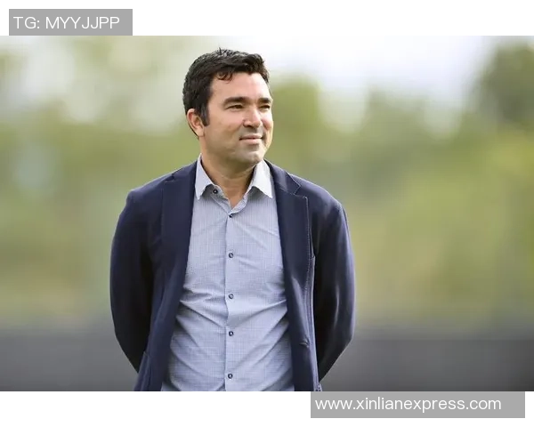 足球巨星亲笔签名珍藏版：回顾传奇瞬间与经典时刻的独特收藏价值