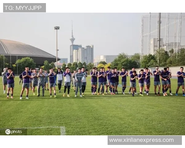 足球球星年度精彩瞬间全记录每月一位传奇球员陪你度过每一天